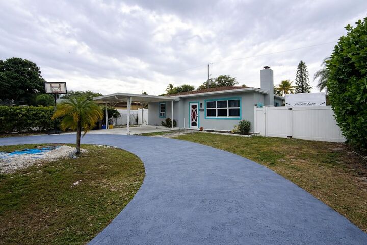 Property Photo: 5823 Churchill Circle W FL 33405