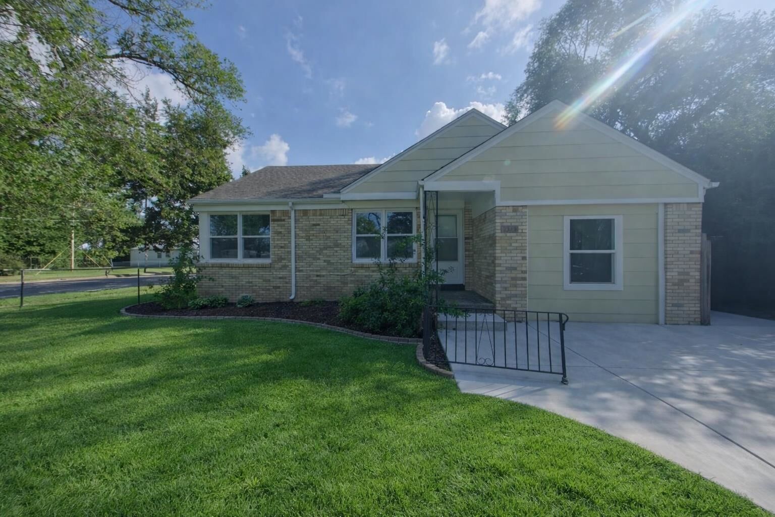 Property Photo: 2323 E Stadium Dr KS 67214