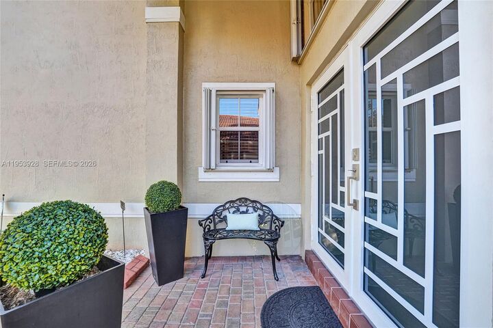 Property Photo:  5097 SW 34th Ter  FL 33312 