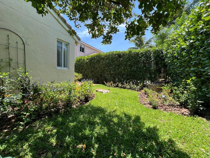 Property Photo:  1329 Sabal Trl  FL 33327 