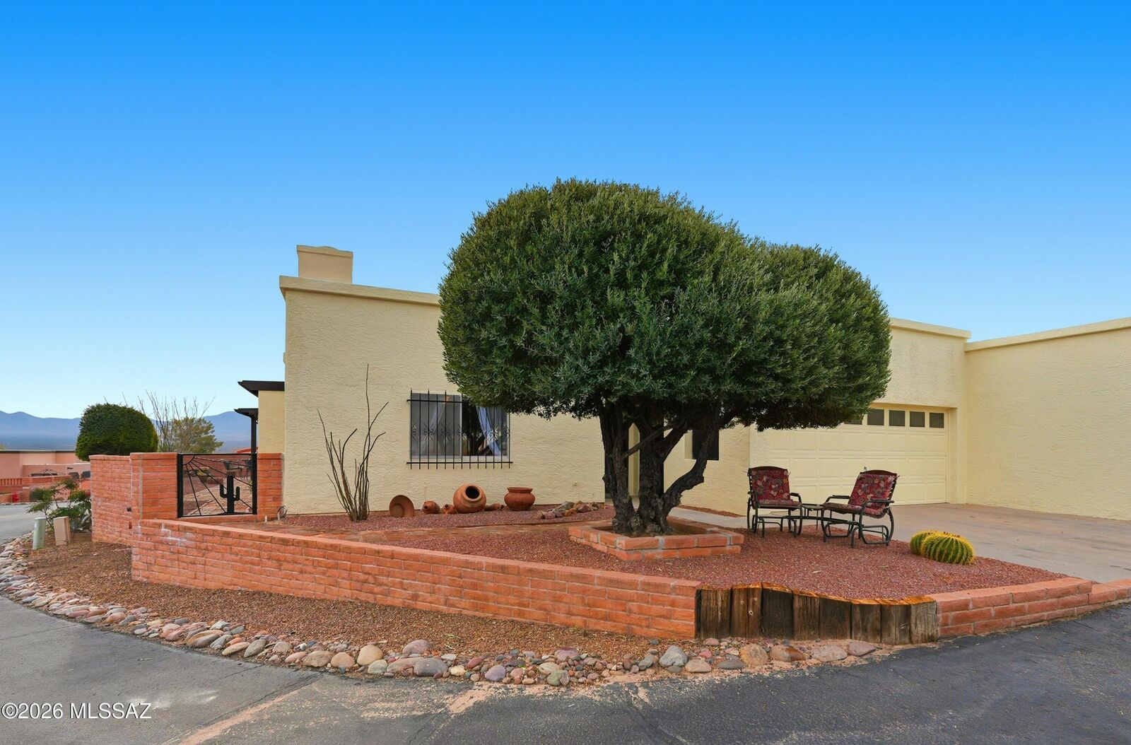 Property Photo:  919 W Camino Guarina  AZ 85614 