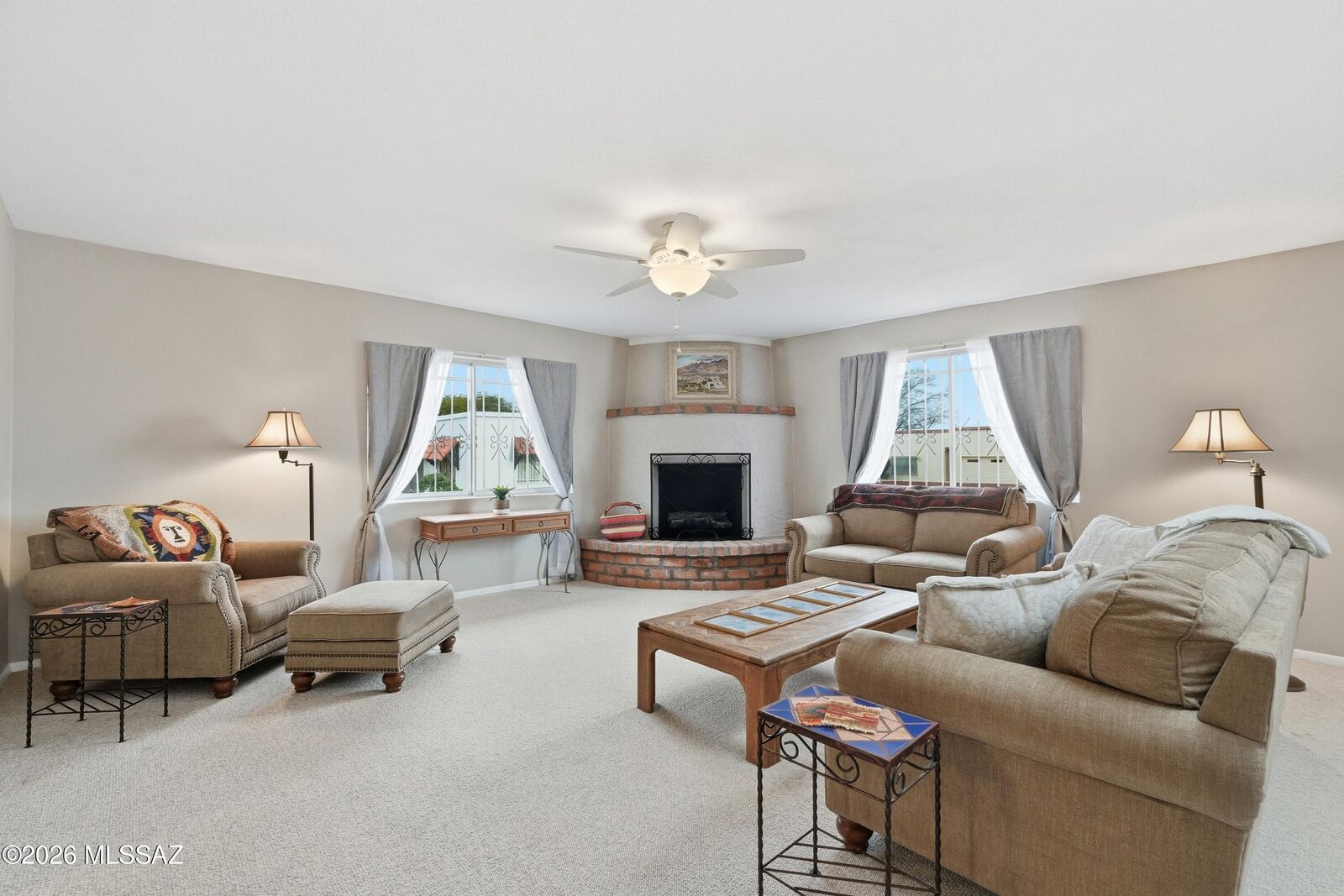 Property Photo:  919 W Camino Guarina  AZ 85614 