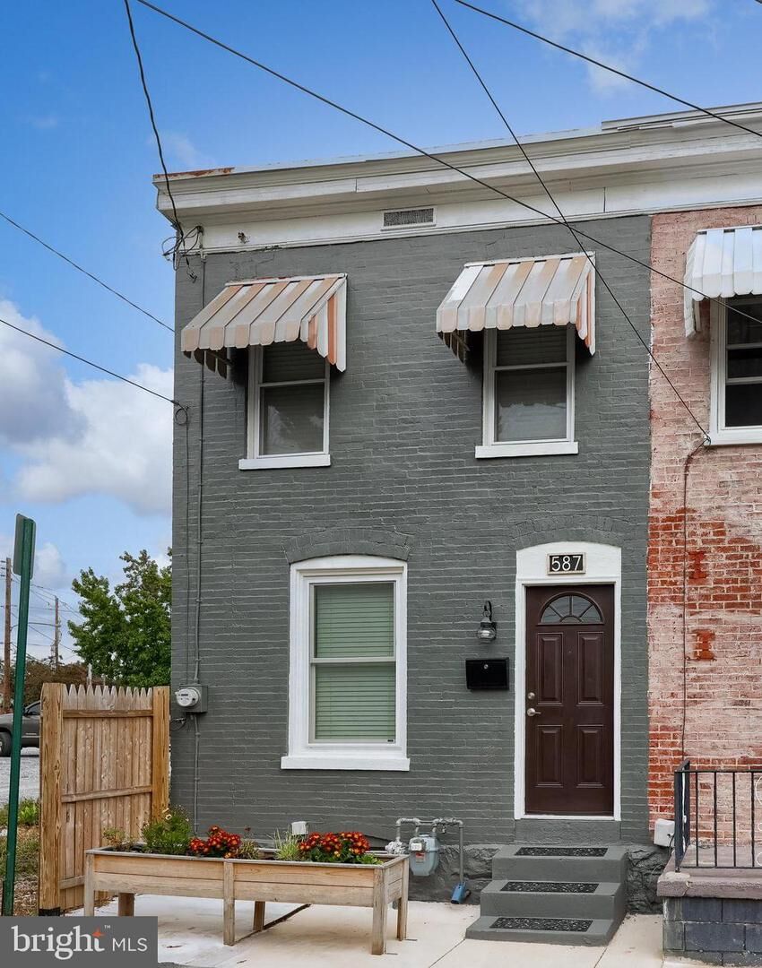 Property Photo:  587 Zook Avenue  PA 17602 