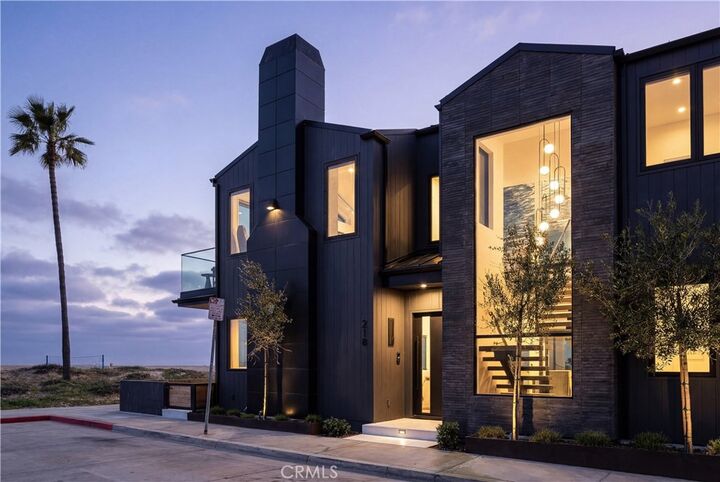 Property Photo:  218 E Oceanfront  CA 92661 