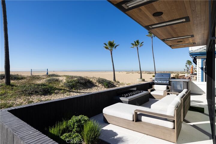 Property Photo:  218 E Oceanfront  CA 92661 