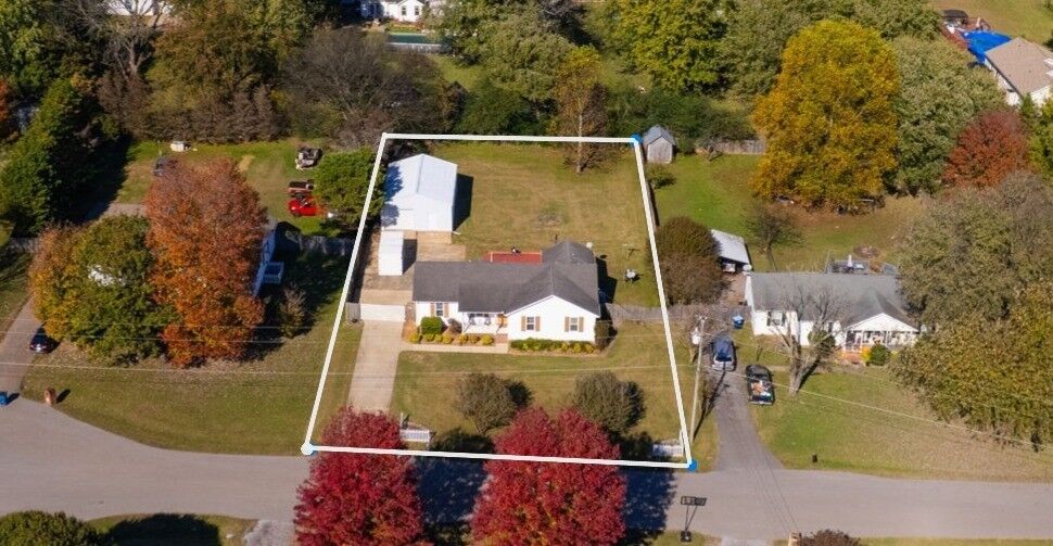 Property Photo:  110 Inglewood Ct  TN 37127 