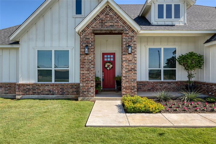 Property Photo: 152 Katy Ranch Drive TX 76085