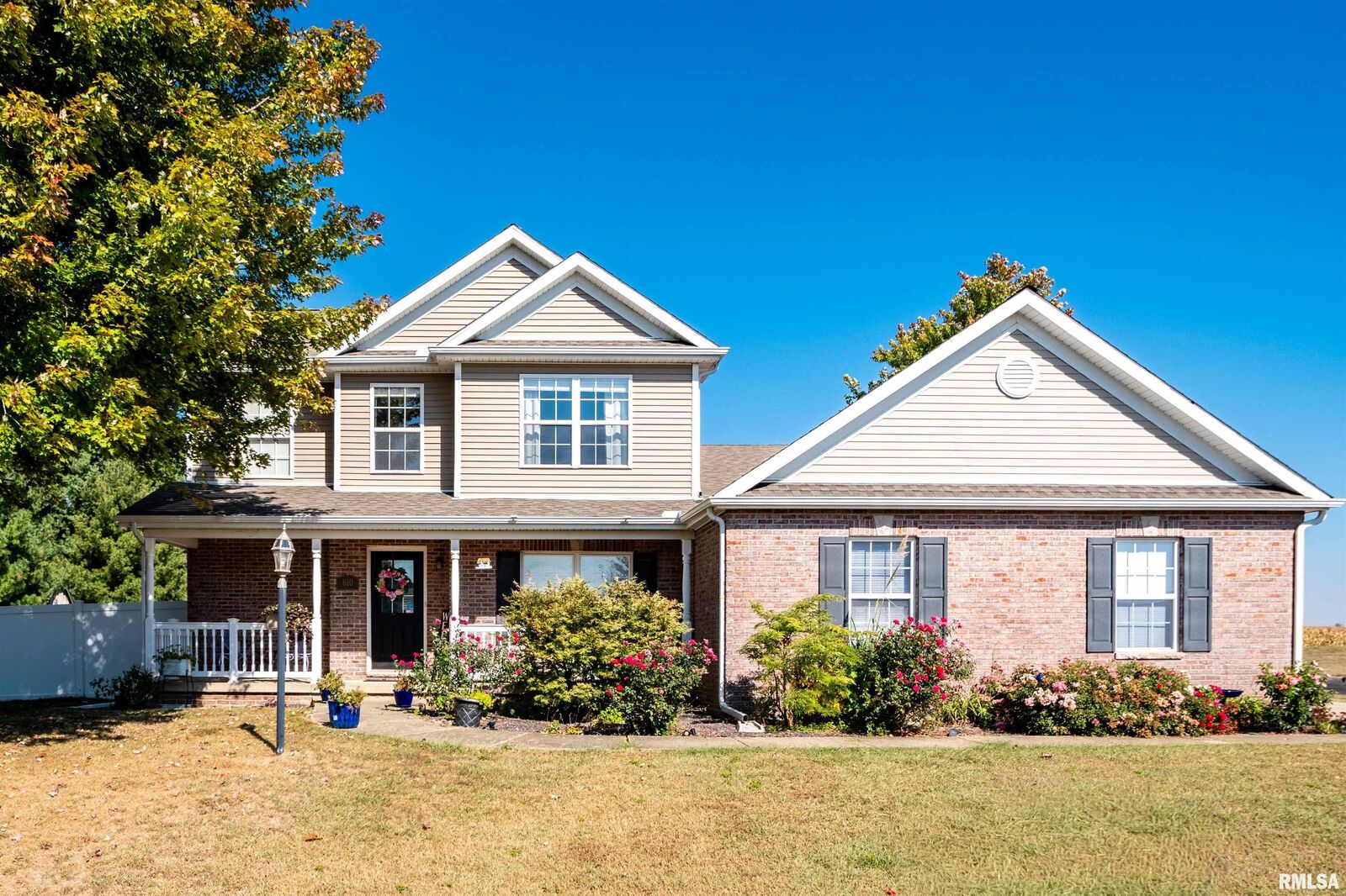 Property Photo:  610 Westminster Drive  IL 61571 