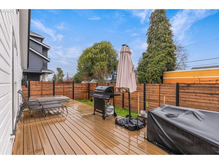 Property Photo:  8007 N Hudson St  OR 97203 