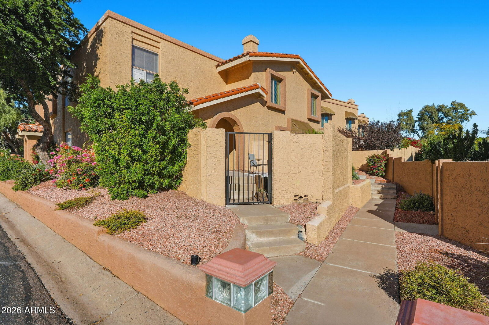 Property Photo: 744 E North Lane 2 AZ 85020