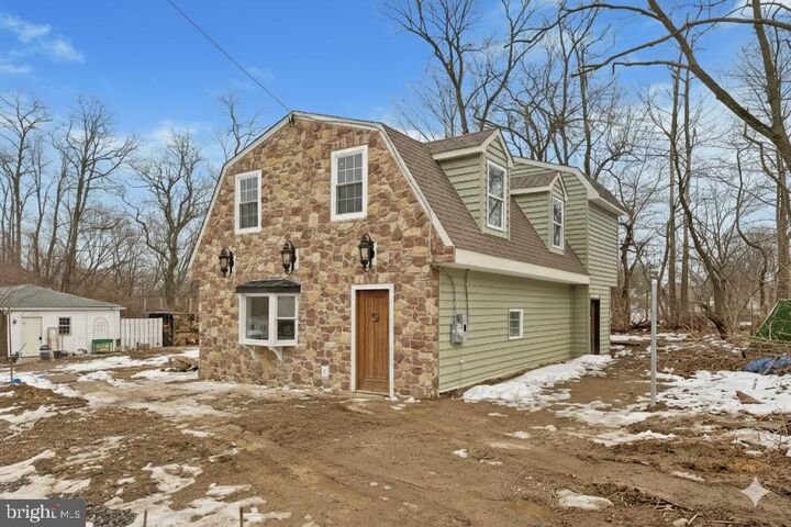 Property Photo:  2034 Locust Street  PA 19061 