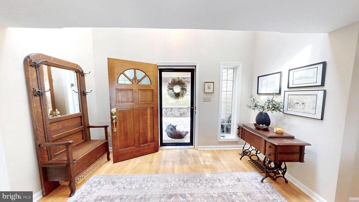 Property Photo:  21539 Oatlands Road  VA 20105 