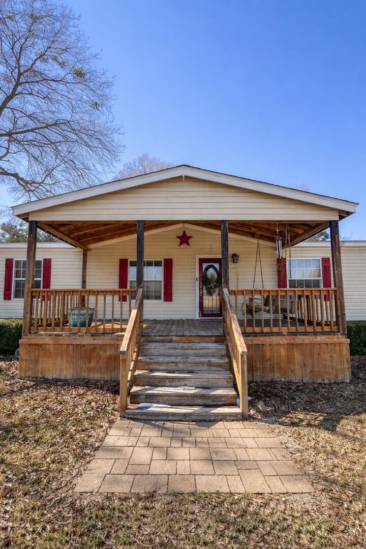 Property Photo:  605 Noble  TX 75692 