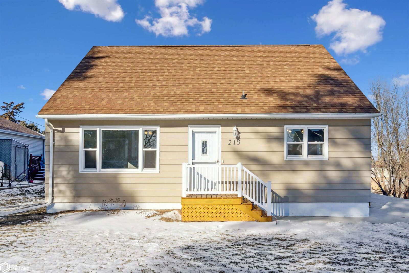 Property Photo:  213 7th St  IA 50635 