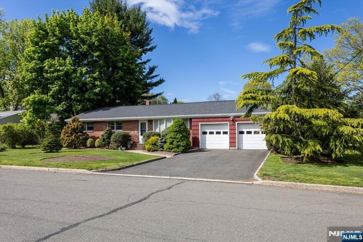 Property Photo:  630 Valley Court  NJ 07676 