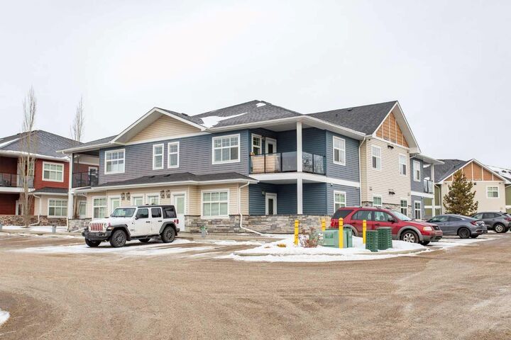 Property Photo:  5300 Vista Trail H3  AB T4M 0L8 