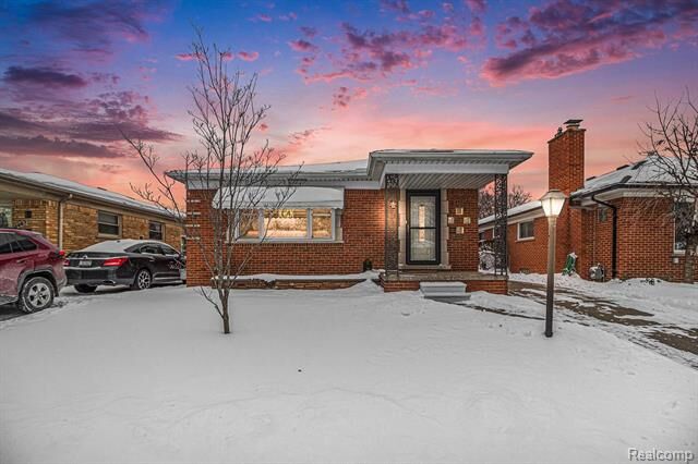 Property Photo:  4475 Lincoln Boulevard  MI 48125 