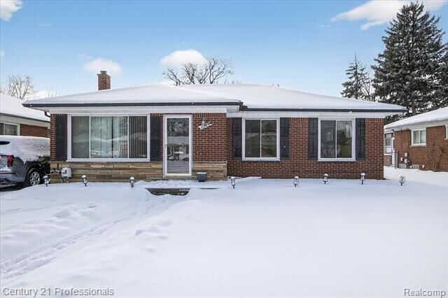 Property Photo: 16786 Sprenger Avenue MI 48021