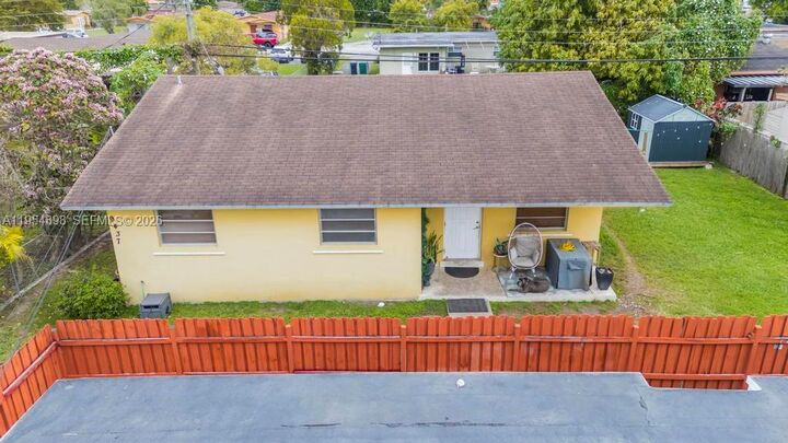 Property Photo:  9435-9437 SW 39th St  FL 33165 