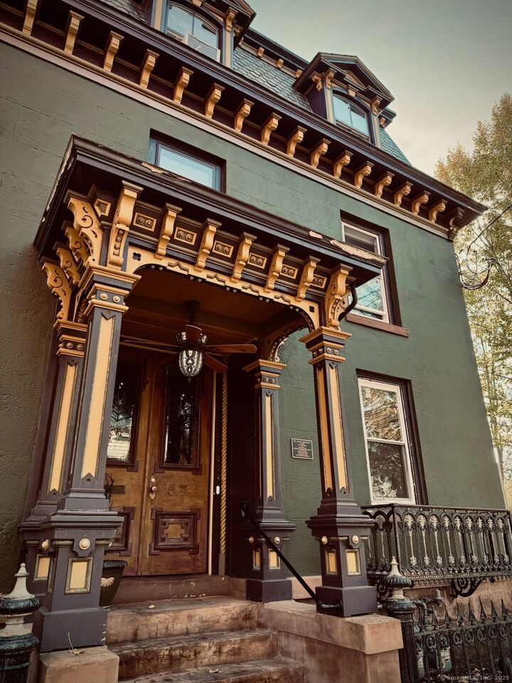 Property Photo:  37 East Pearl Street  CT 06513 