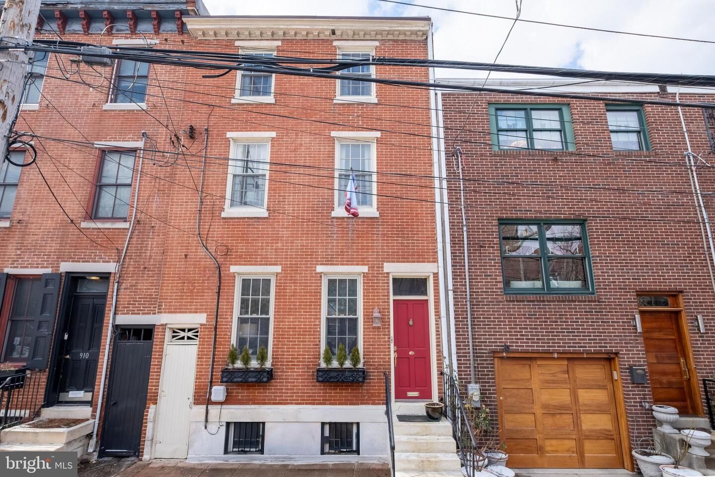 Property Photo:  908 S Front Street  PA 19147 