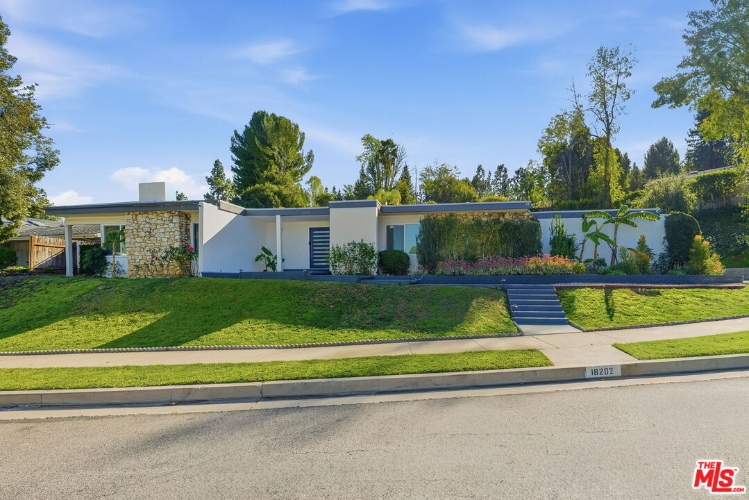 Property Photo:  18202 Lake Encino Dr  CA 91316 