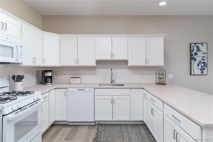 Property Photo:  6 N Midland Avenue  NY 10960 