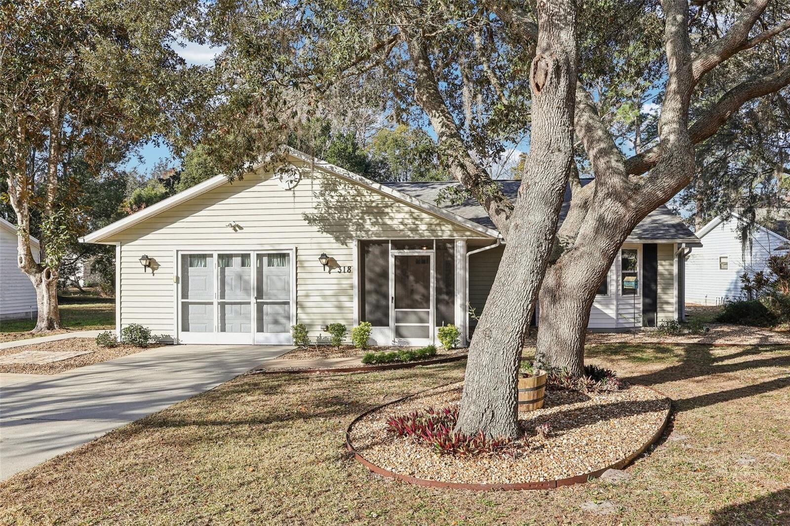 Property Photo: 318 Skye Court FL 34788