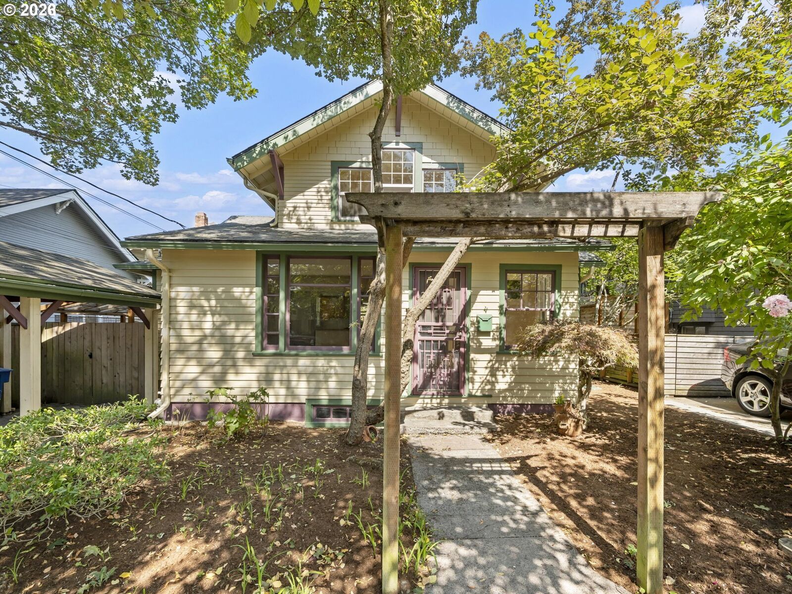 Property Photo: 3917 SE Tibbetts St OR 97202