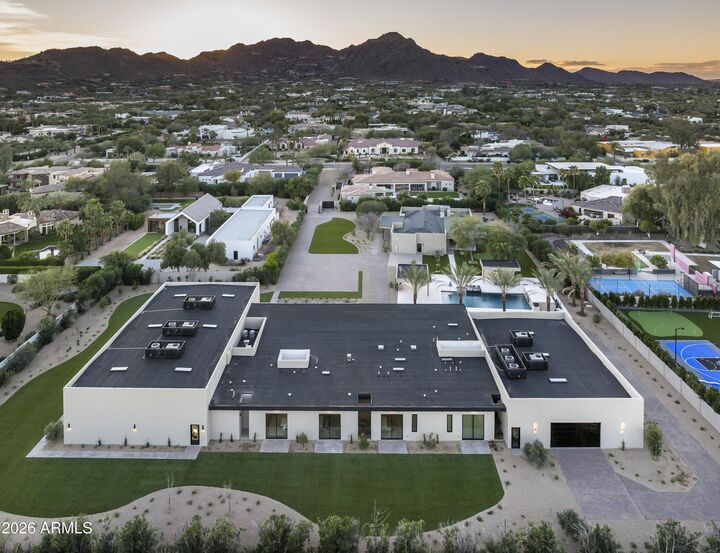 Property Photo: 7545 N Mockingbird Lane AZ 85253