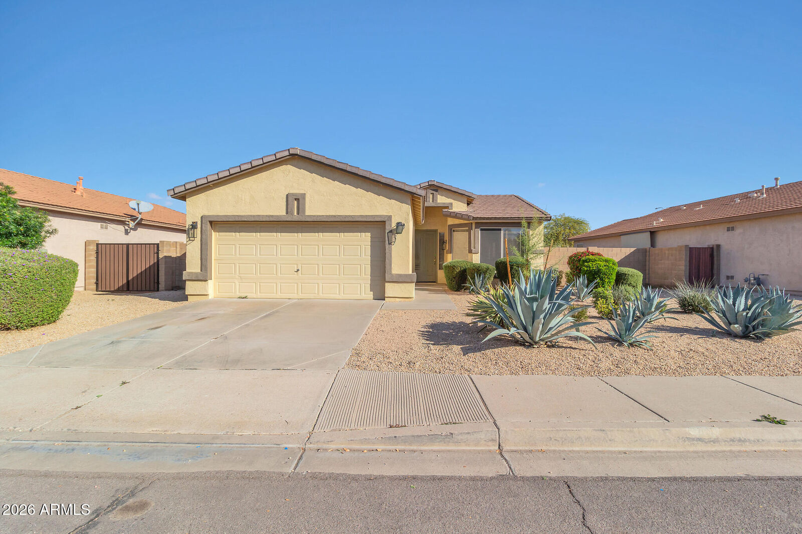 Property Photo:  2720 E Carla Vista Drive  AZ 85225 