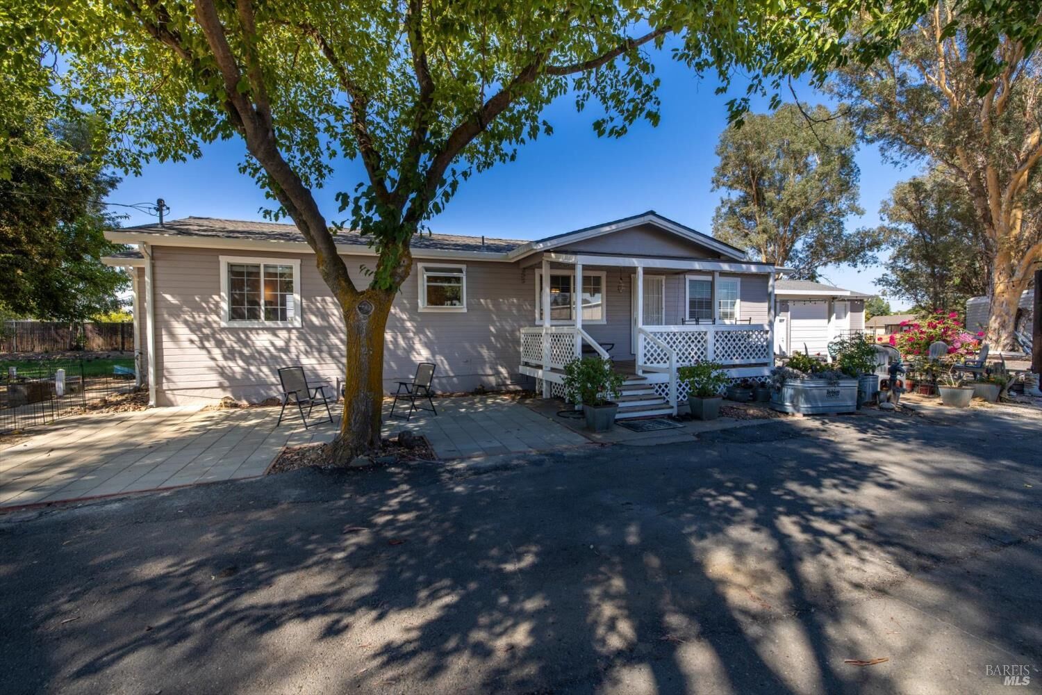 Property Photo: 7672 Country Lane CA 95688