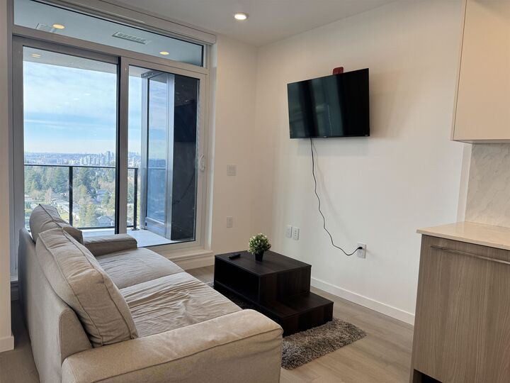 Property Photo:  10333 133 Street 1905  BC V3T 0V1 