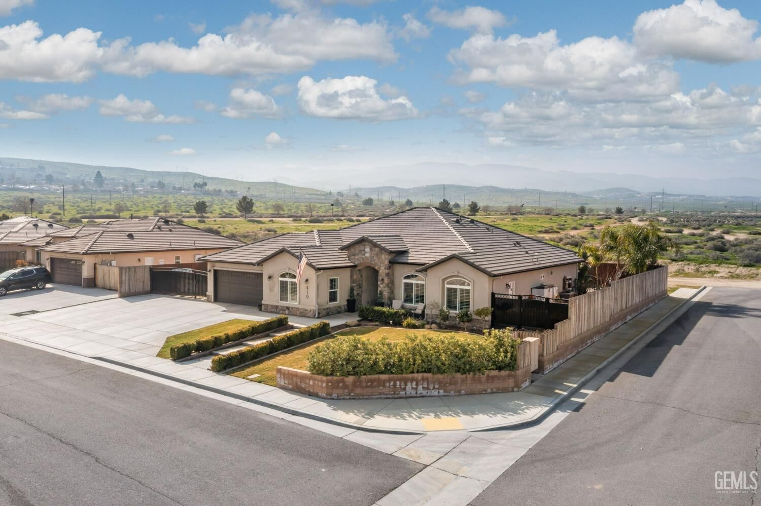 Property Photo: 419 Diamond Street CA 93268