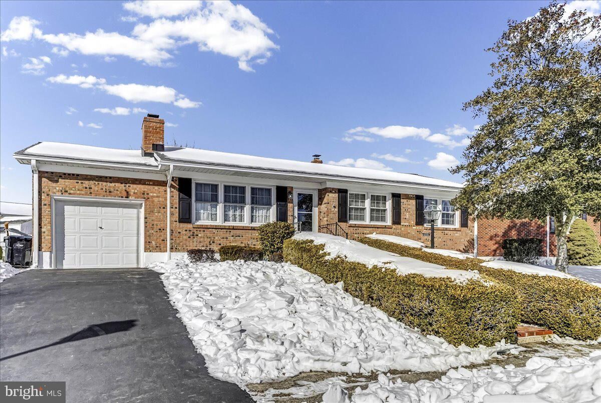 Property Photo:  123 Reybold Drive  DE 19706 