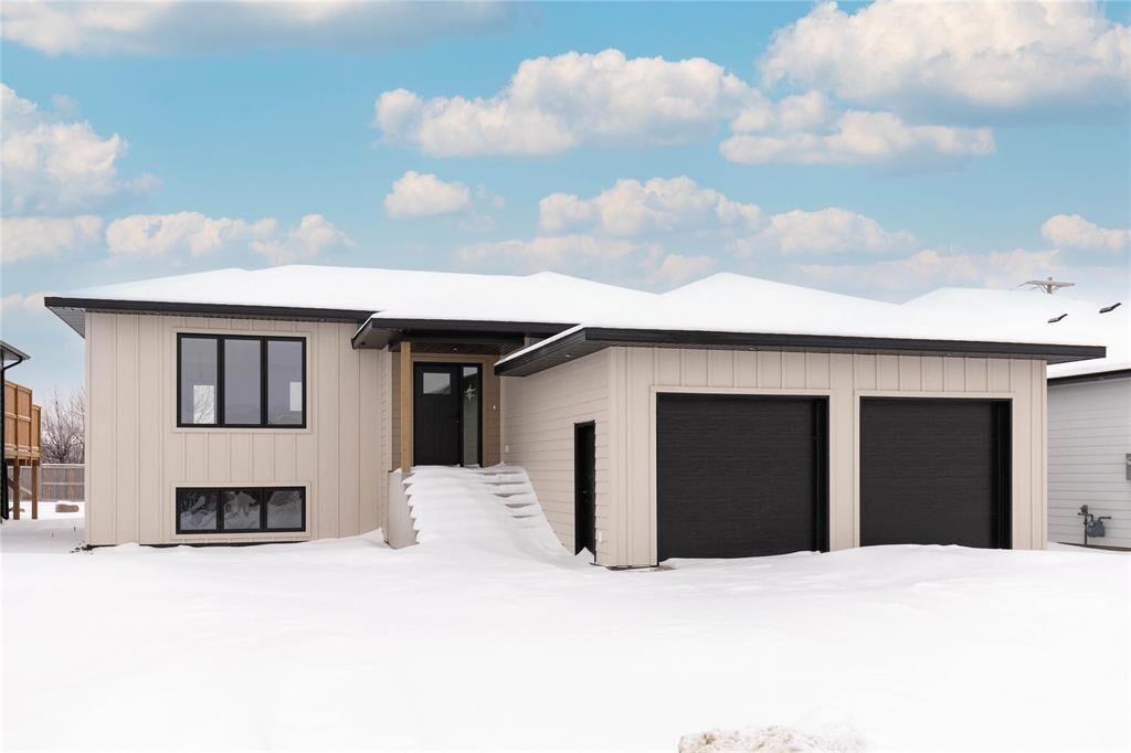 Property Photo:  16 Parkside Crescent  MB R5G 2X3 