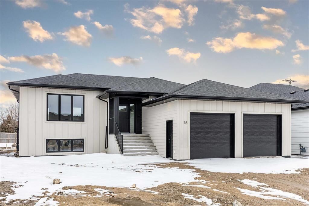 Property Photo: 16 Parkside Crescent MB R5G 2X3