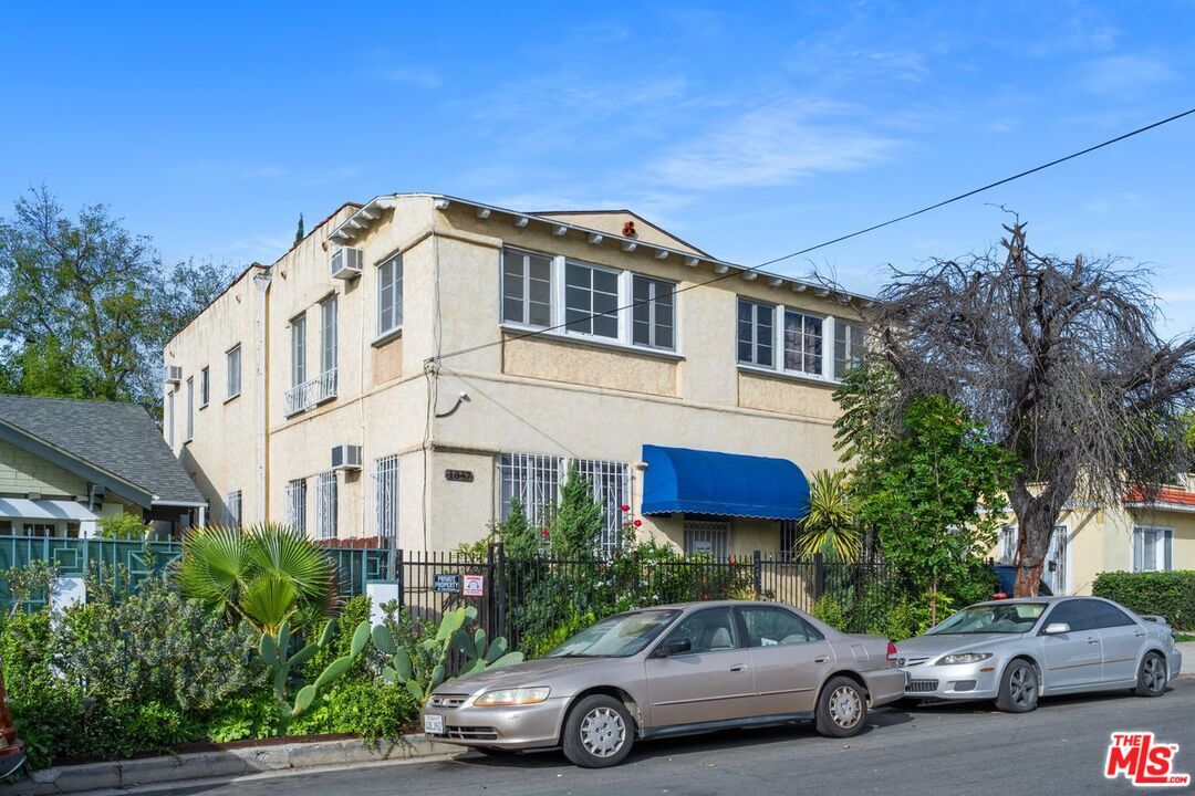 Property Photo:  1347 N Mansfield Ave  CA 90028 