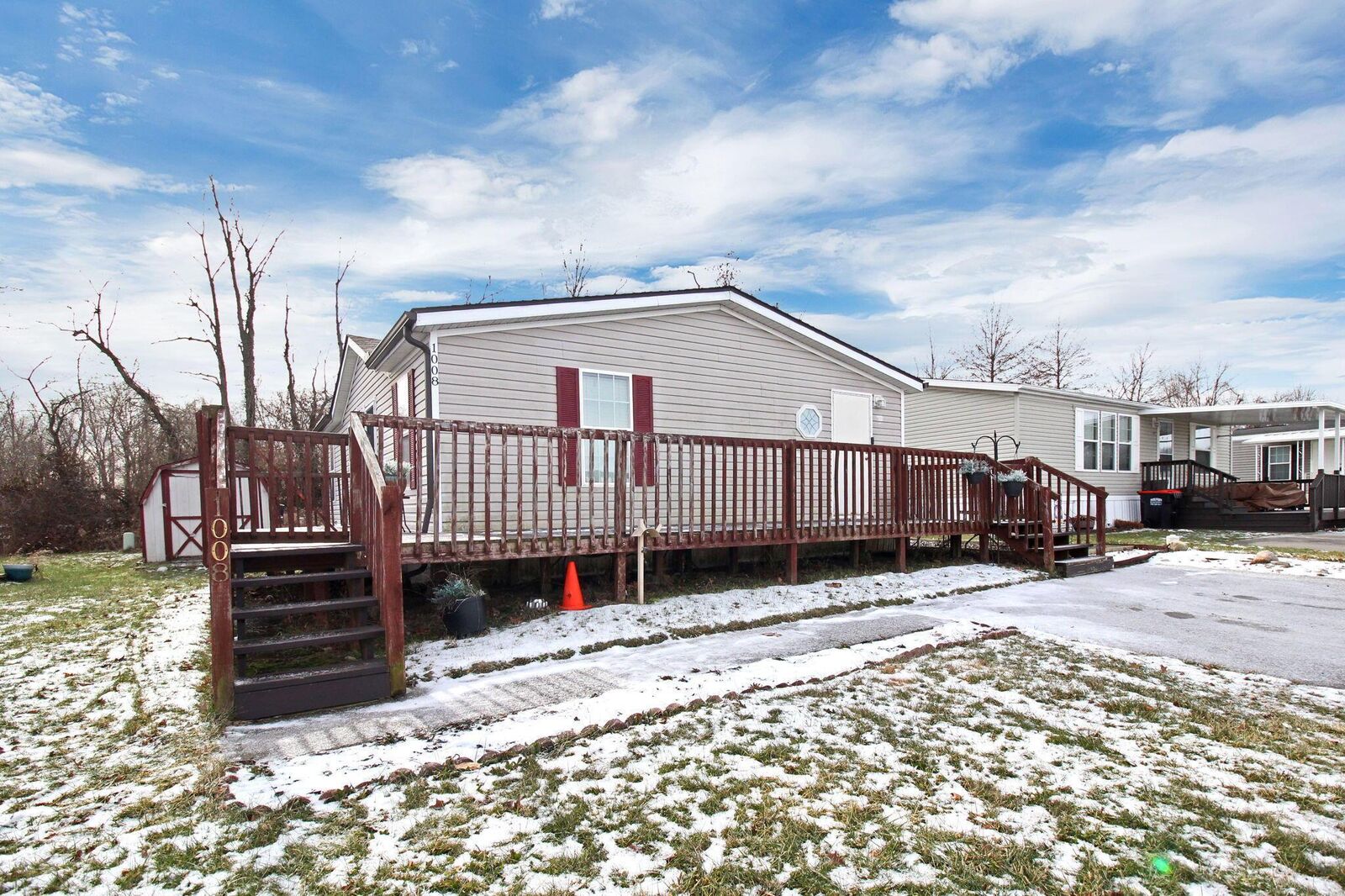 Property Photo:  1100 Thornwood SW Drive  OH 43056 
