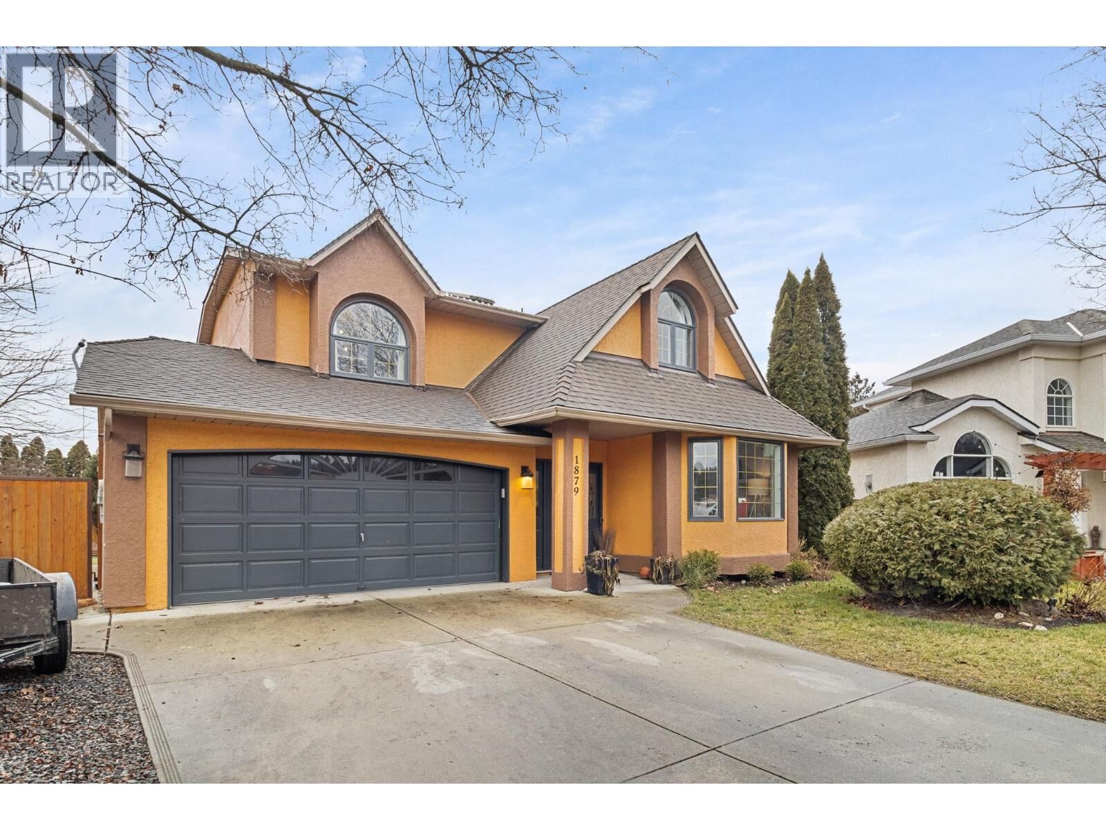 Photo de la propriété:  1879 Portland Avenue  BC V1V 1R9 