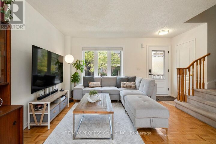 Property Photo:  47 Tarragona Boulevard  ON M6N 5C2 