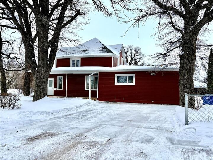 Property Photo:  420 3rd Street Southwest  MB R7N 1R3 