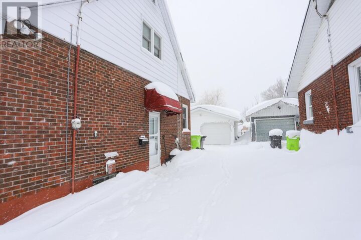 Photo de la propriété:  86 Harten Dr  ON P6A 3N2 