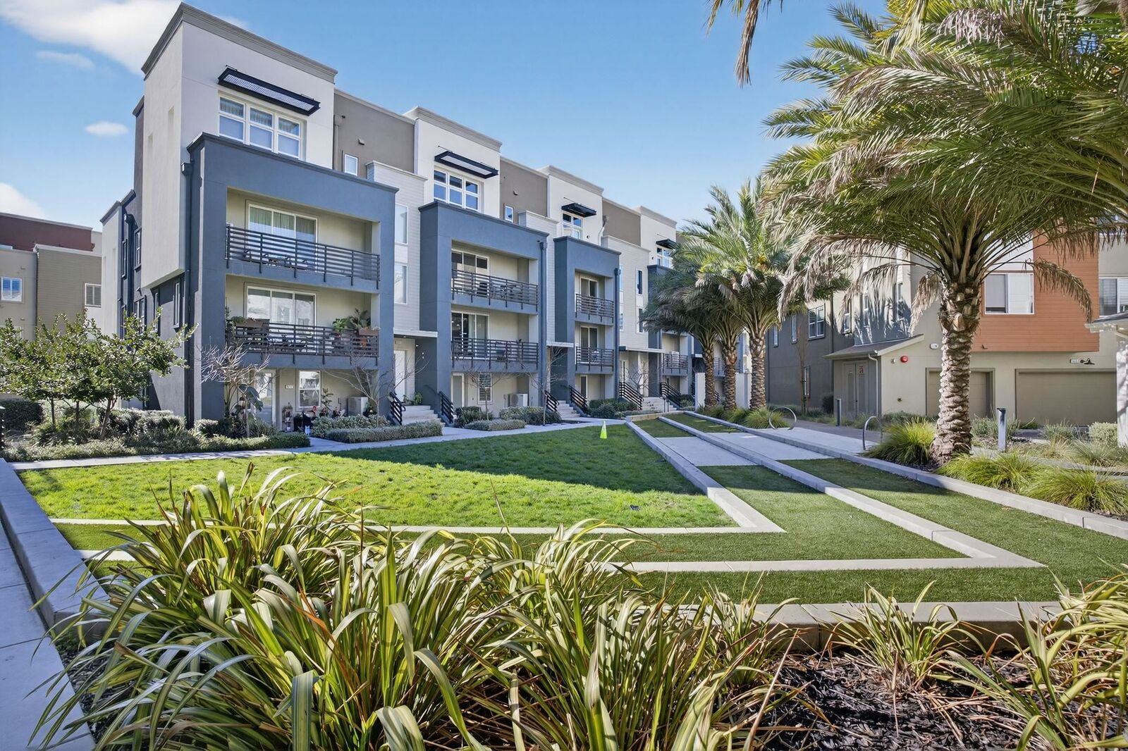 Property Photo: 5425 Melissa Ln 221 CA 94568