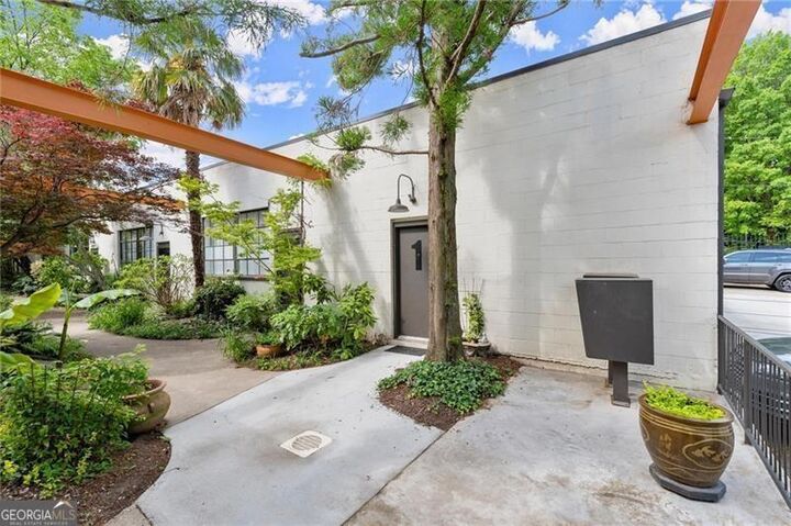 Property Photo: 830 Dekalb Avenue 1 GA 30307