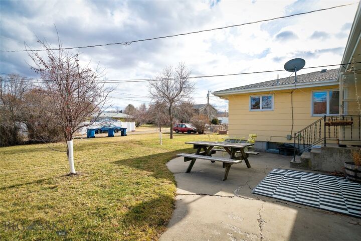Property Photo: 316 N 10th Avenue MT 59715
