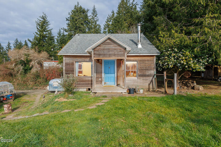 Property Photo:  254 NE 3rd Street  OR 97391 