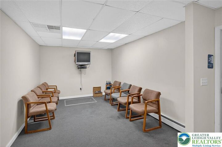 Property Photo:  1106 Broadway  PA 18015 