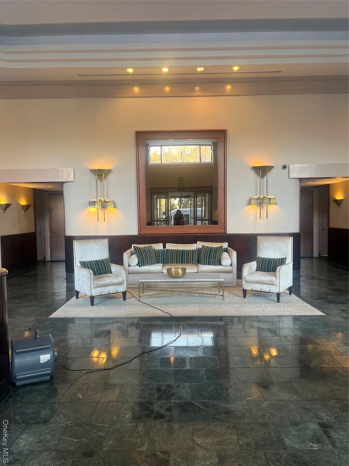 Property Photo: 35 N Chatsworth Avenue 2Q NY 10538