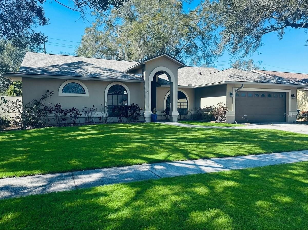 Property Photo: 910 Balsamina Drive FL 33510